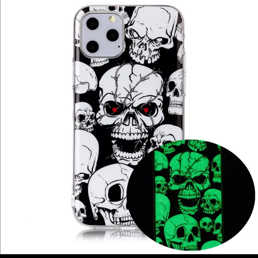 iPhone 11 Pro Max Skull Glow in the Dark